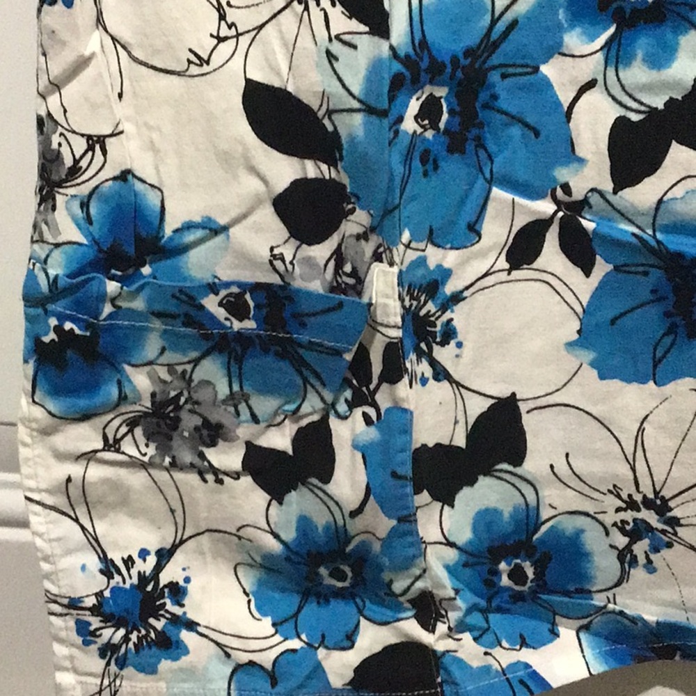 Scrub top - Picture 3 of 6